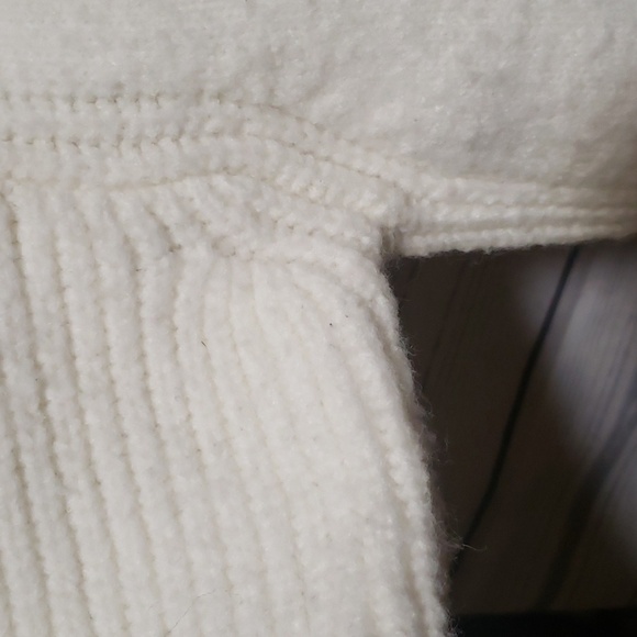 Lyla & Luxe Sweater - Picture 5 of 8